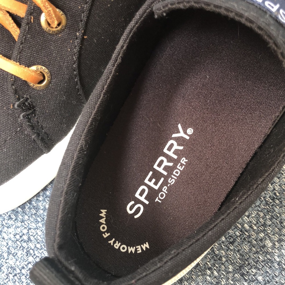 NWOT Sperry
Women's crest view Canvas Sneaker - Picture 3 of 4